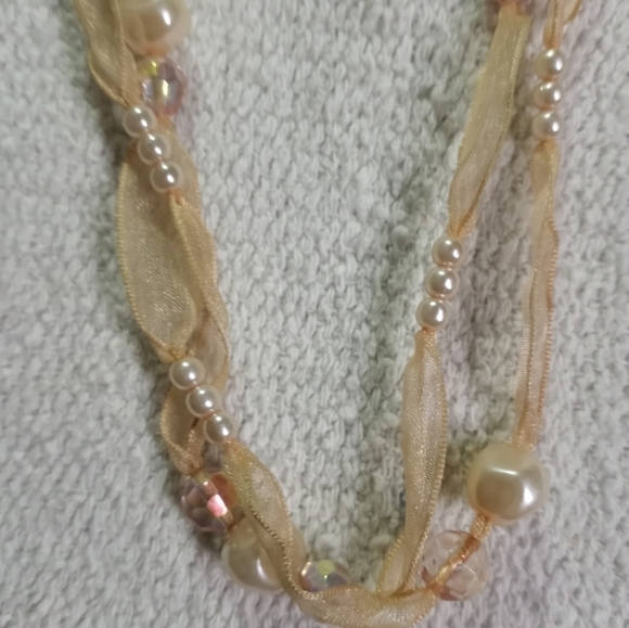 Peach 🍑 ribbon 🎗 faux pearl aurora borealis beads necklace - Picture 3 of 6